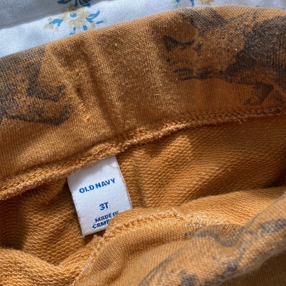 Old Navy 3T shorts - Picture 2 of 3